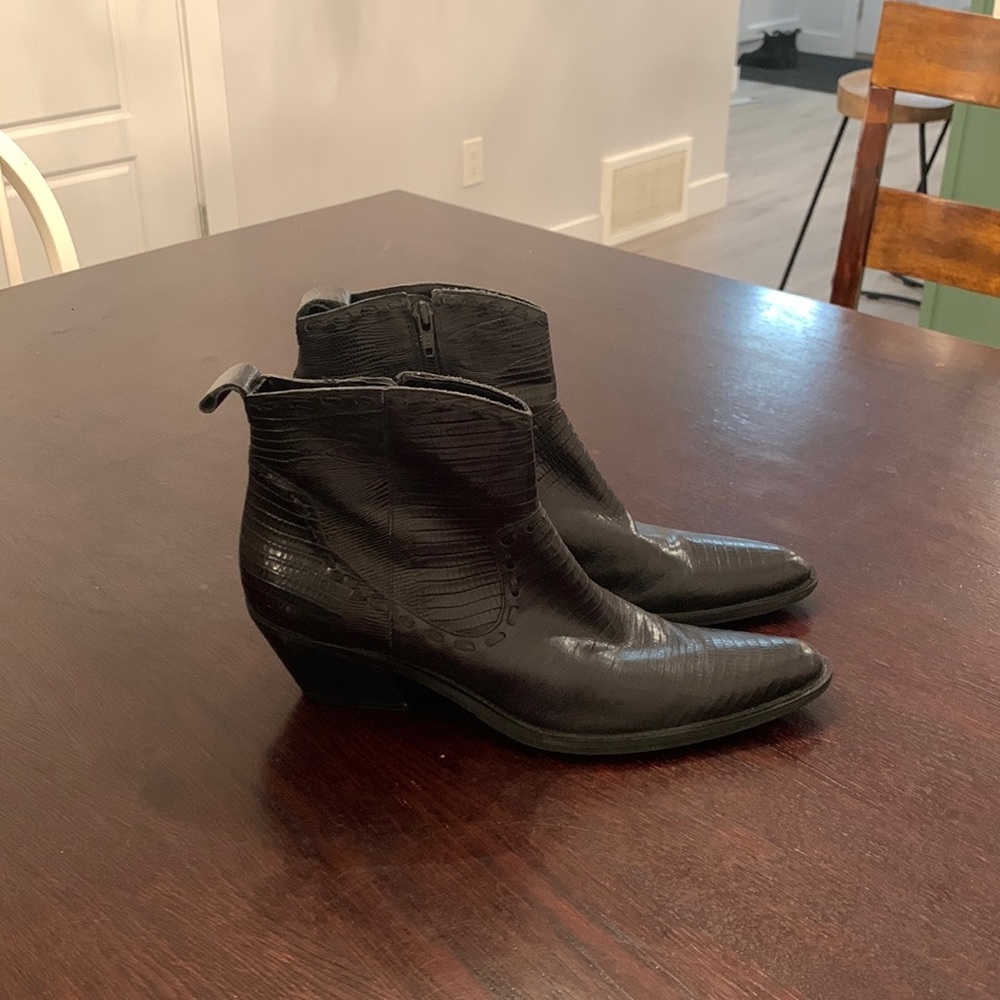 Gianni Bini black ankle boots